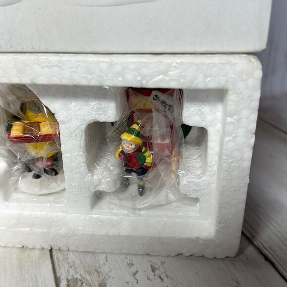 Department 56 Baker Elves Heritage Village Collection #5603-0 - Picture 2 of 5